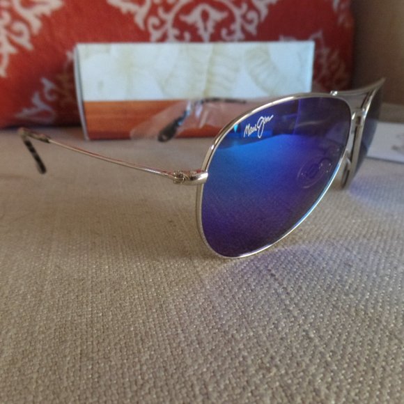 Maui Jim Mavericks Aviator in Silver Titanium Frame w/ Blue Hawaii Lens - Picture 4 of 11